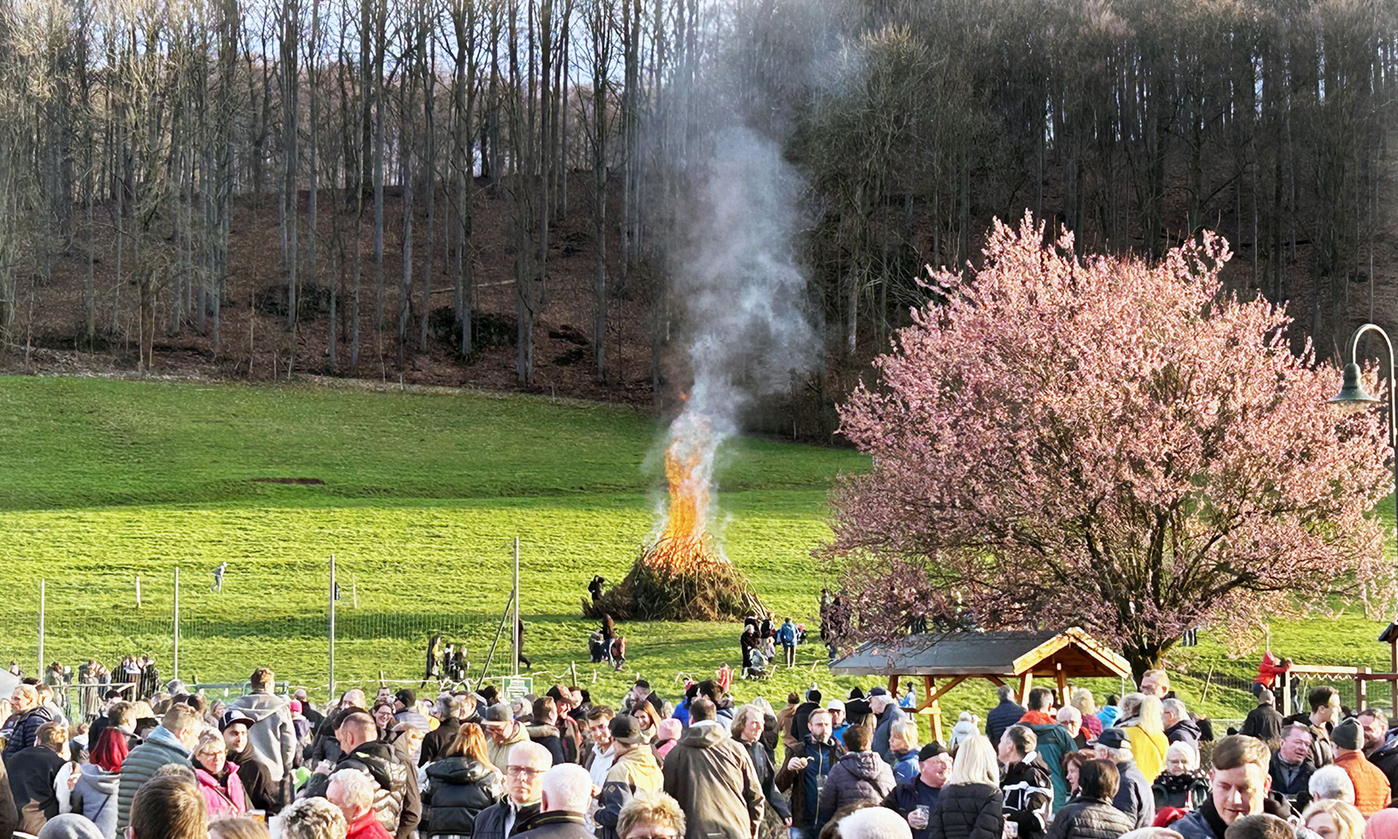 Tolle Kulisse beim Osterfeuer in Kittelsthal