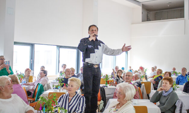 Musikalische Gratulation im Ruhlaer Kulturhaus