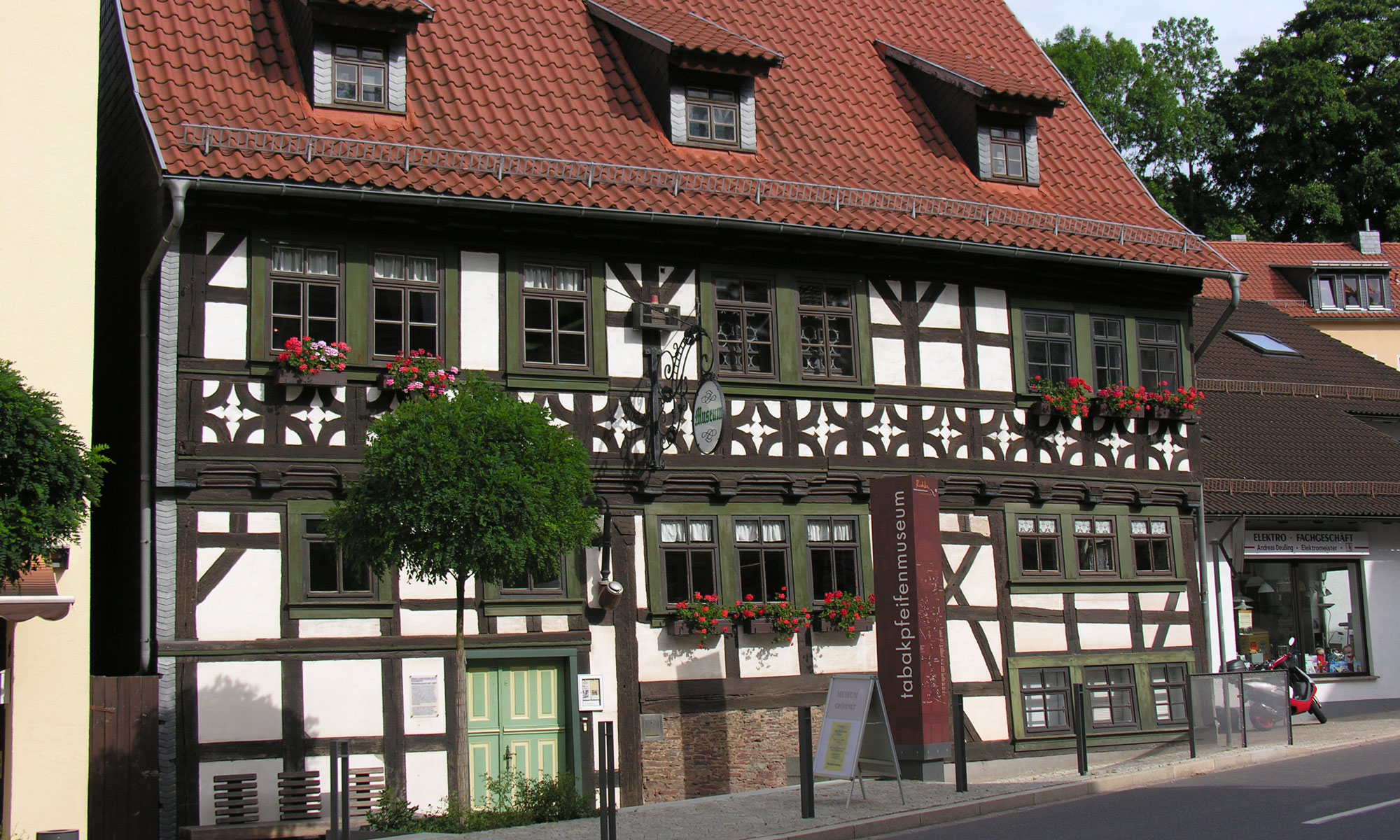 Besuch von holländischen Pfeifenforschern im Orts- und Tabakpfeifenmuseum in Ruhla