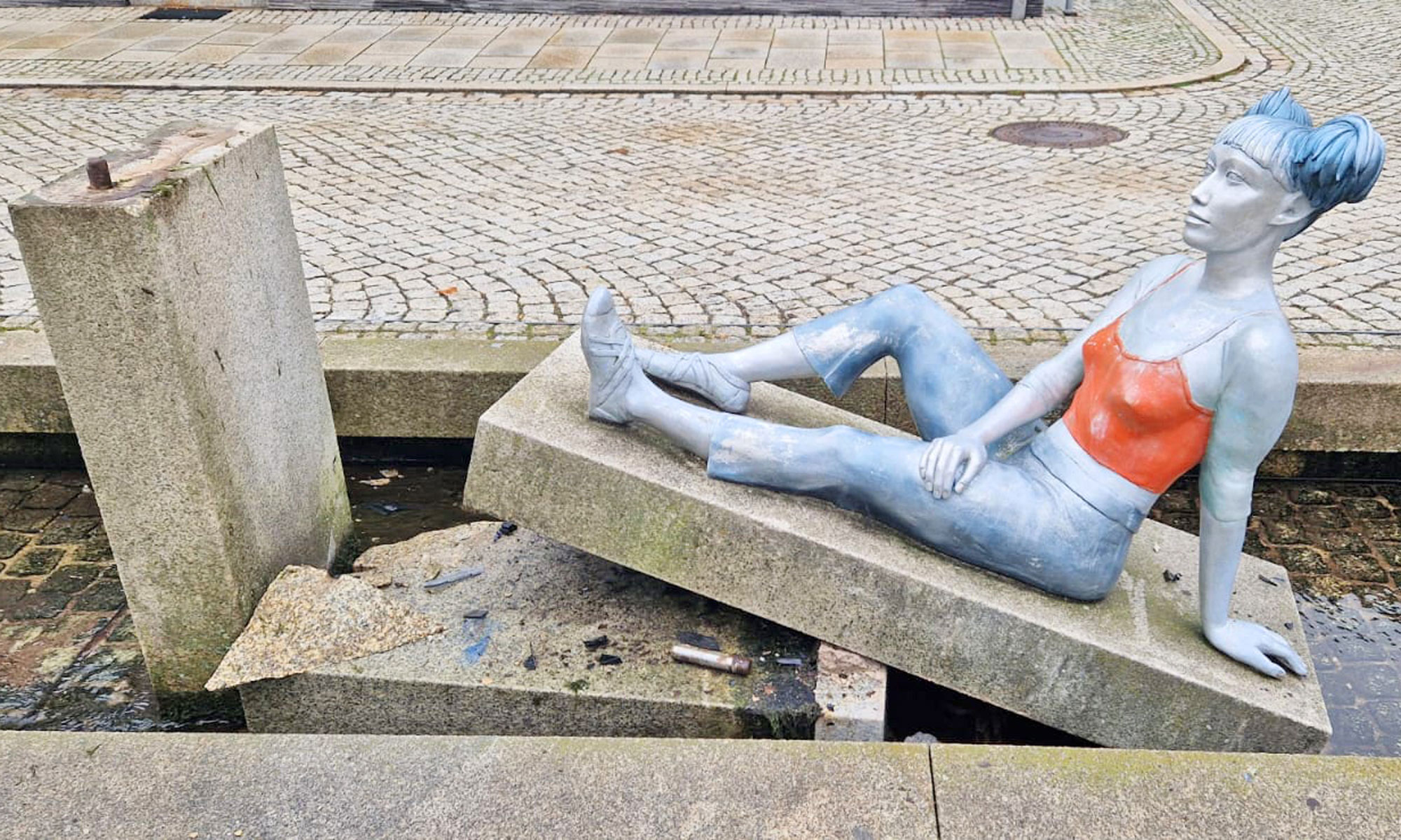 Sockel der Elli-Statue auf Ruhlaer Marktplatz beschädigt