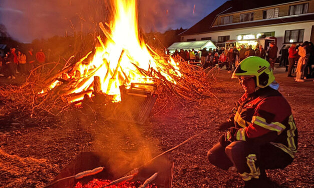 Osterfeuer als lebendige Rühler Tradition